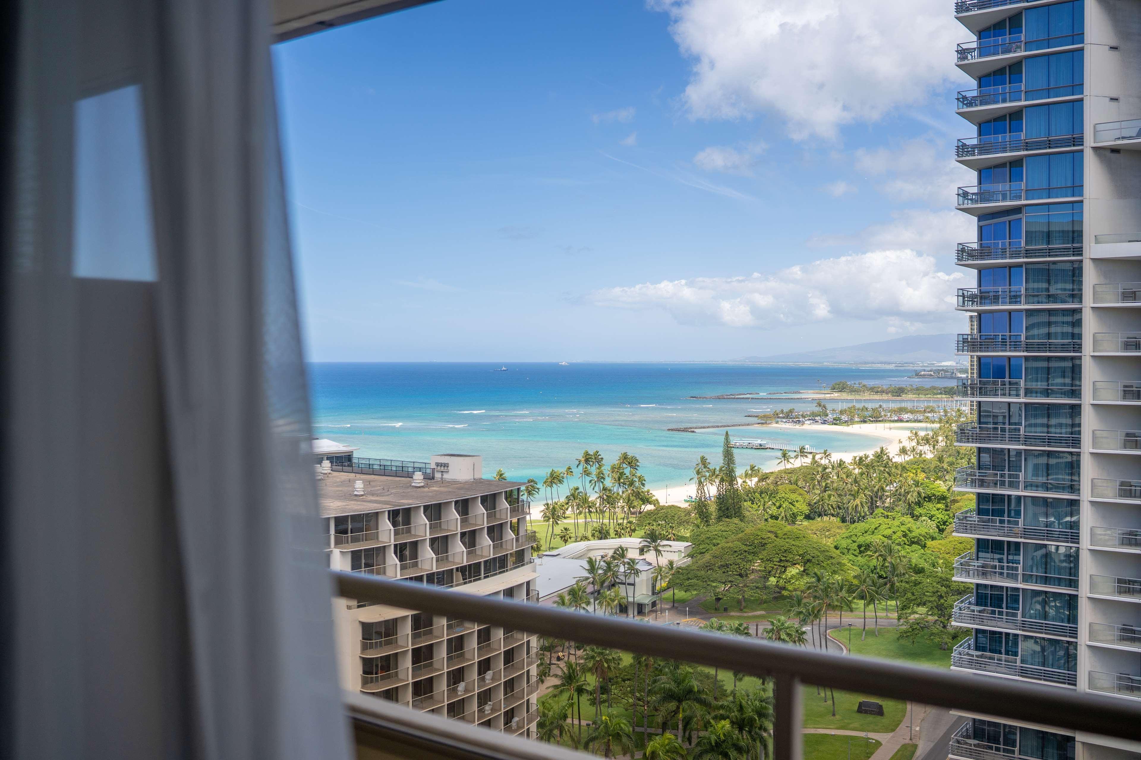 Embassy Suites By Hilton Waikiki Beach Walk Honolulu Zewnętrze zdjęcie