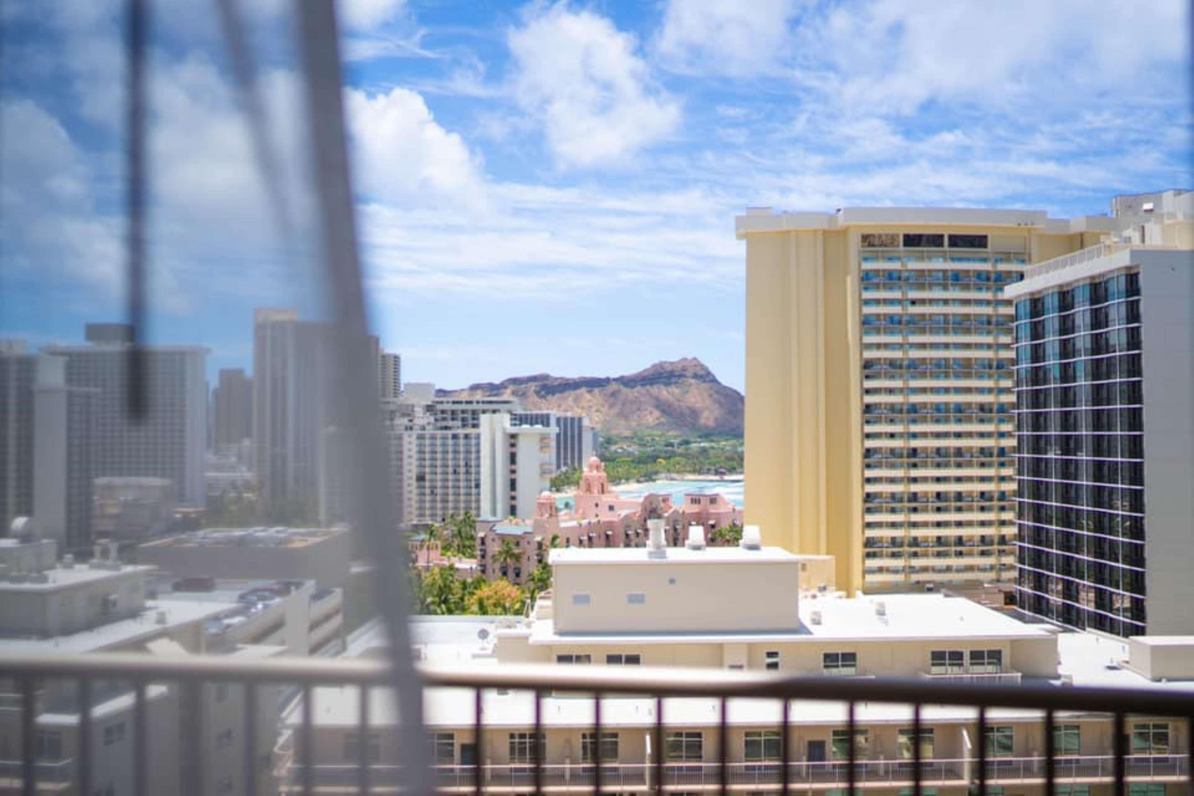 Embassy Suites By Hilton Waikiki Beach Walk Honolulu Zewnętrze zdjęcie