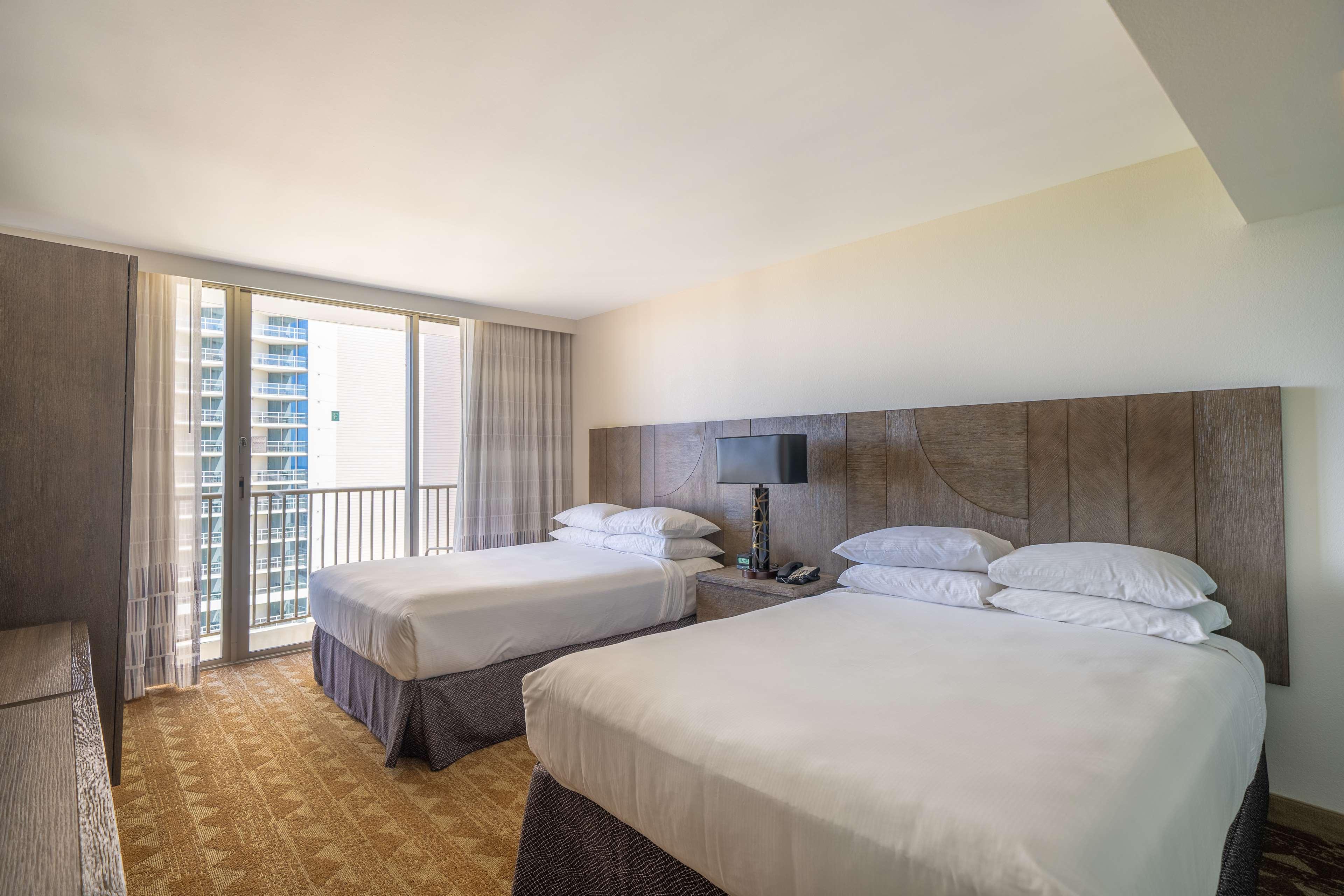 Embassy Suites By Hilton Waikiki Beach Walk Honolulu Zewnętrze zdjęcie