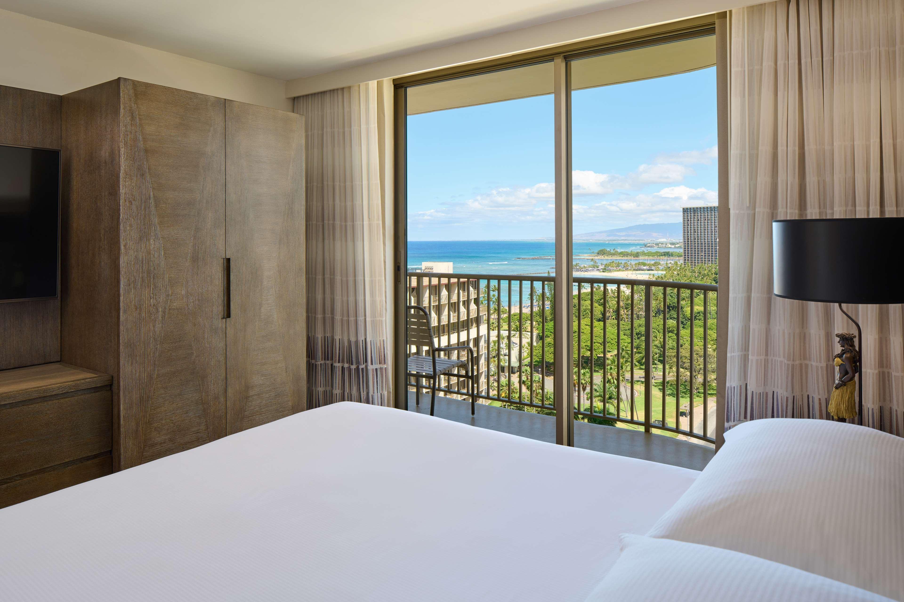 Embassy Suites By Hilton Waikiki Beach Walk Honolulu Zewnętrze zdjęcie
