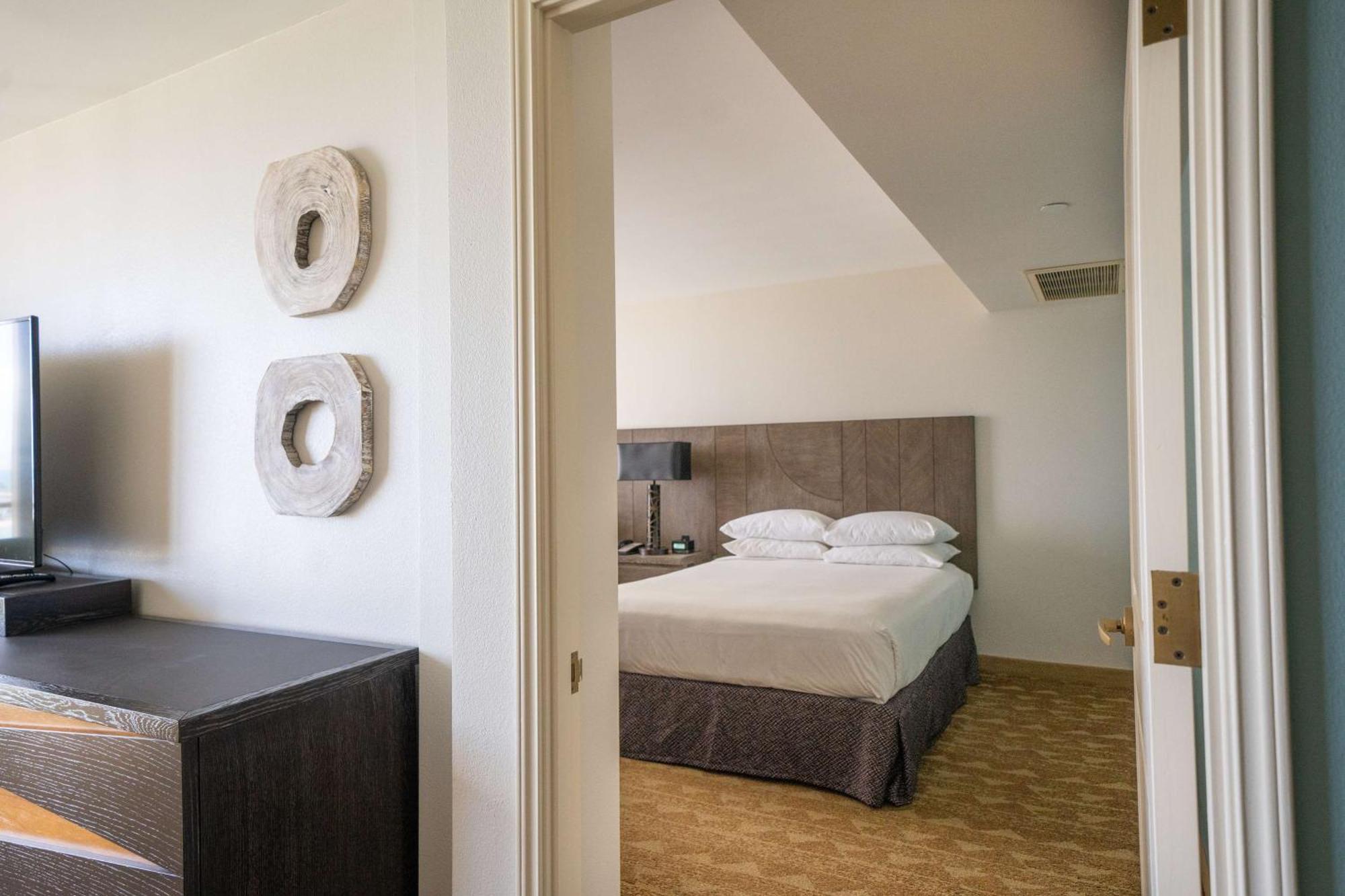 Embassy Suites By Hilton Waikiki Beach Walk Honolulu Zewnętrze zdjęcie