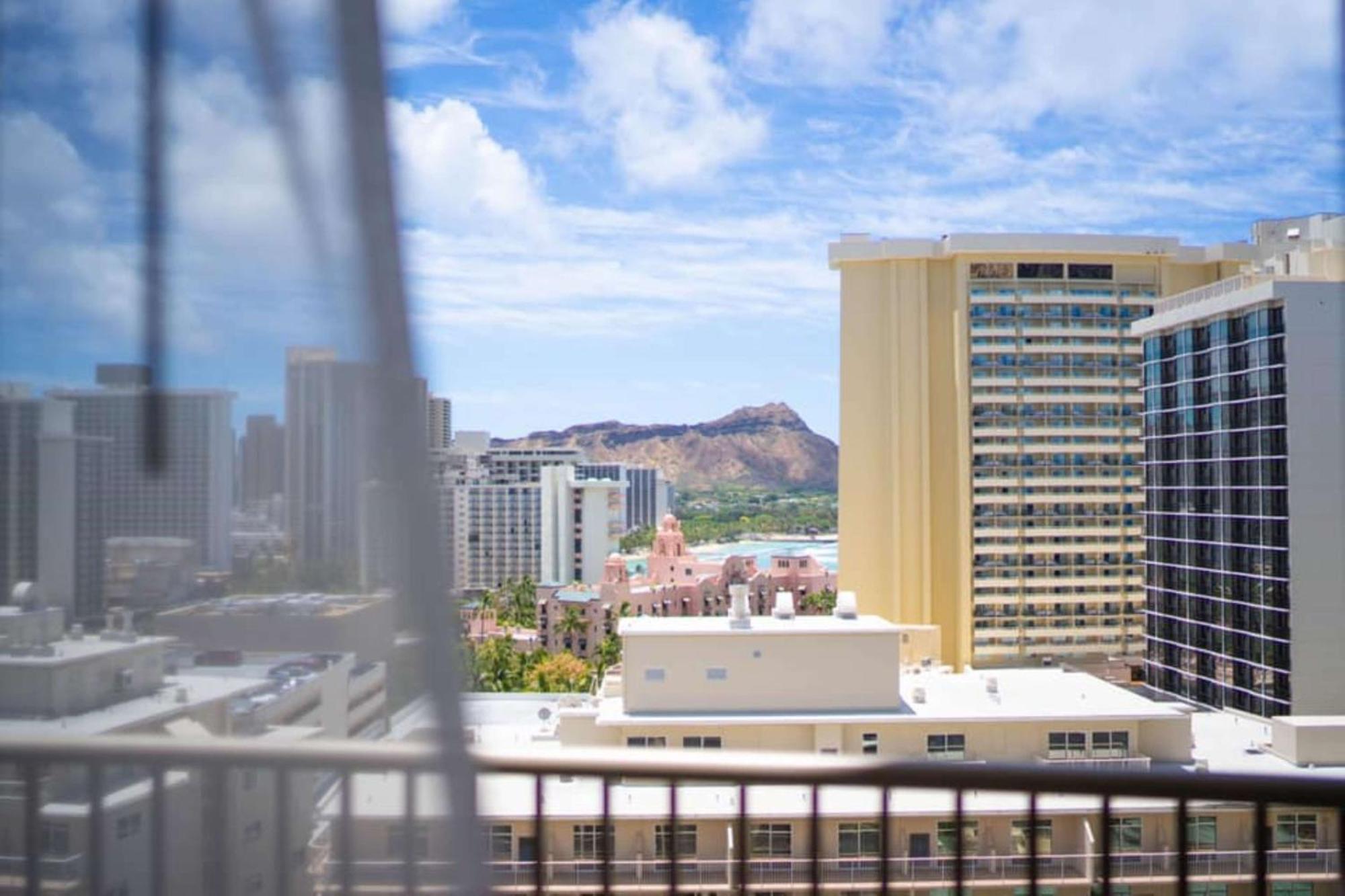 Embassy Suites By Hilton Waikiki Beach Walk Honolulu Zewnętrze zdjęcie