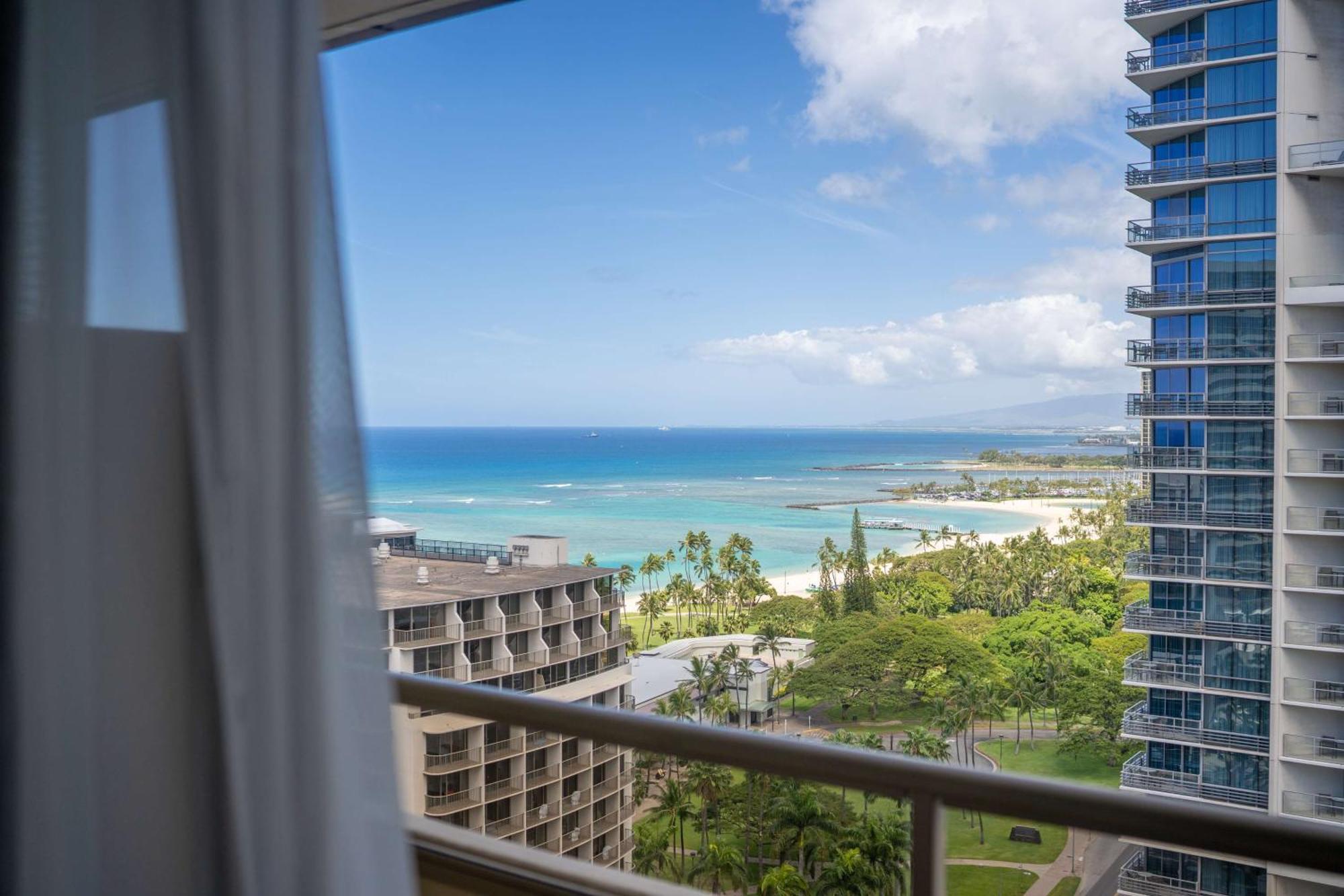 Embassy Suites By Hilton Waikiki Beach Walk Honolulu Zewnętrze zdjęcie