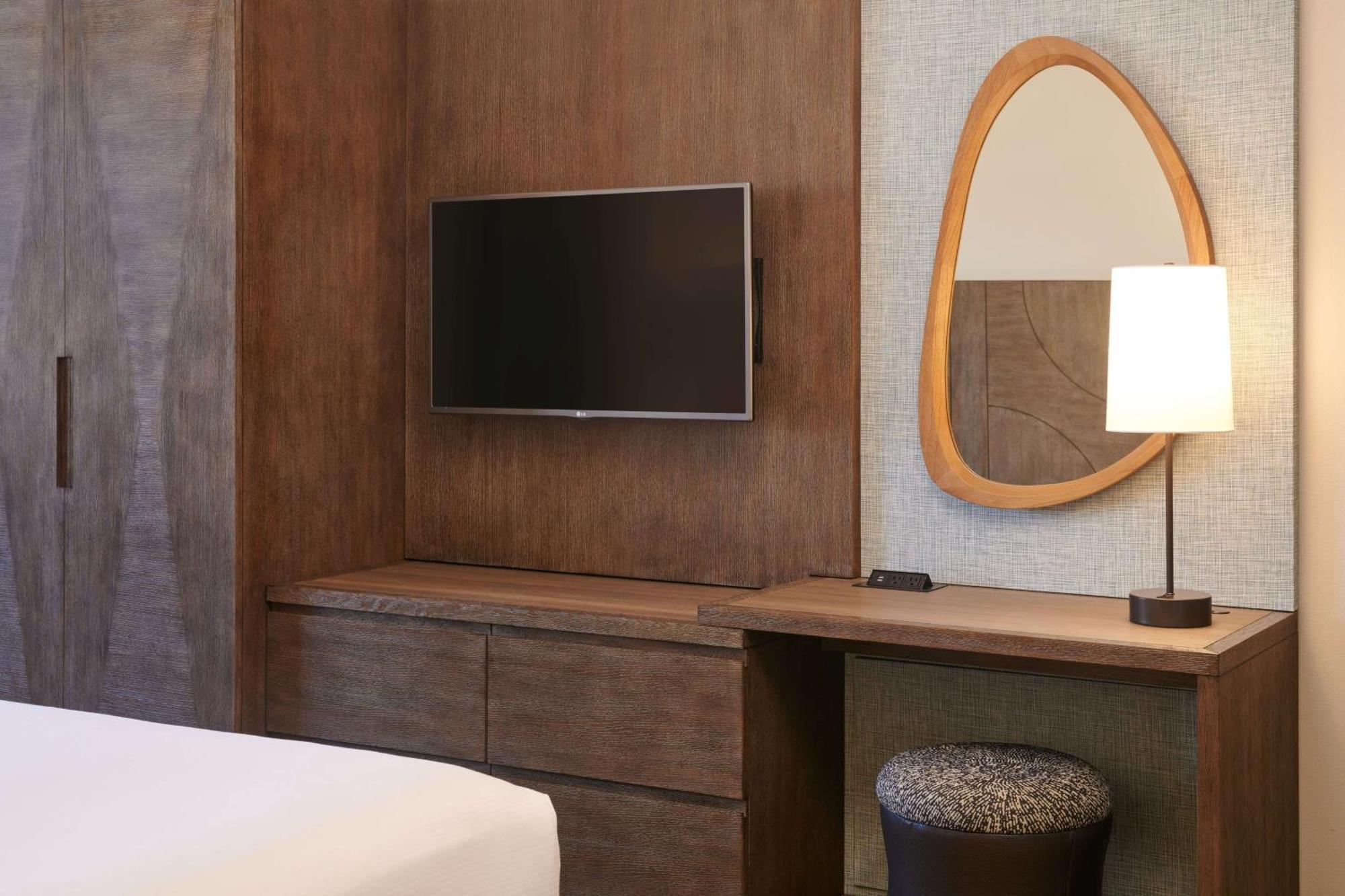 Embassy Suites By Hilton Waikiki Beach Walk Honolulu Zewnętrze zdjęcie